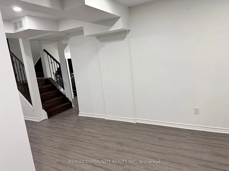 18 Hearth Pl — Photo 10