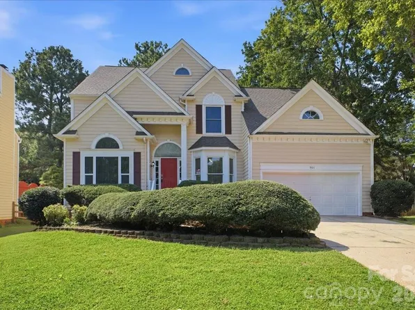 9011 Coleshire Ct, Charlotte, NC 28269