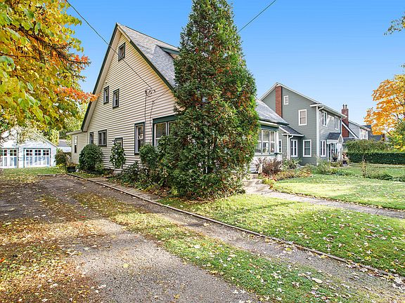 2nd image of 1221 Sheridan Dr