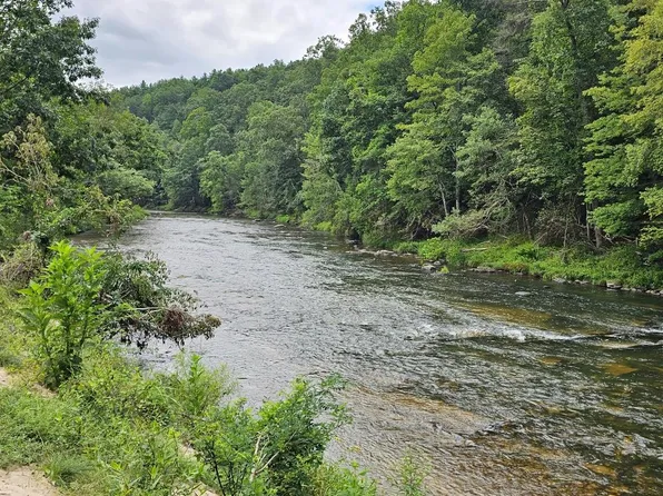 135 River Place Rd, Galax, VA 24333