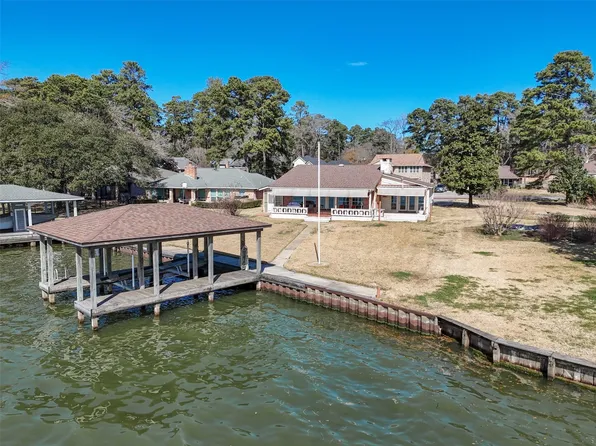 14232 Lakepoint Dr, Willis, TX 77318