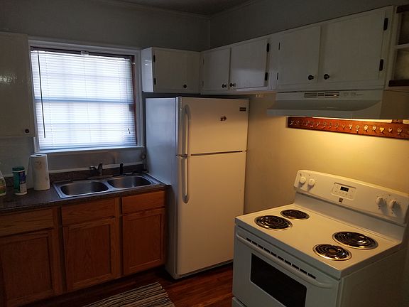 3rd image of 1001 Burgess St