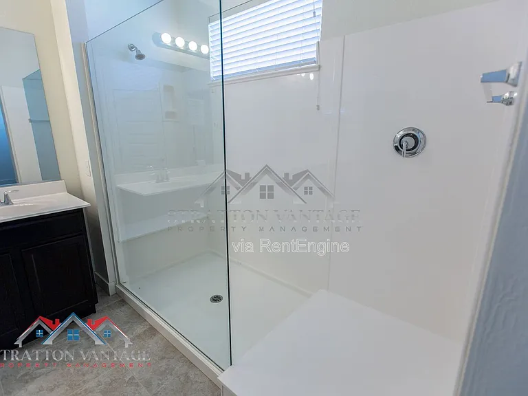 16264 W Canterbury Dr — Photo 40