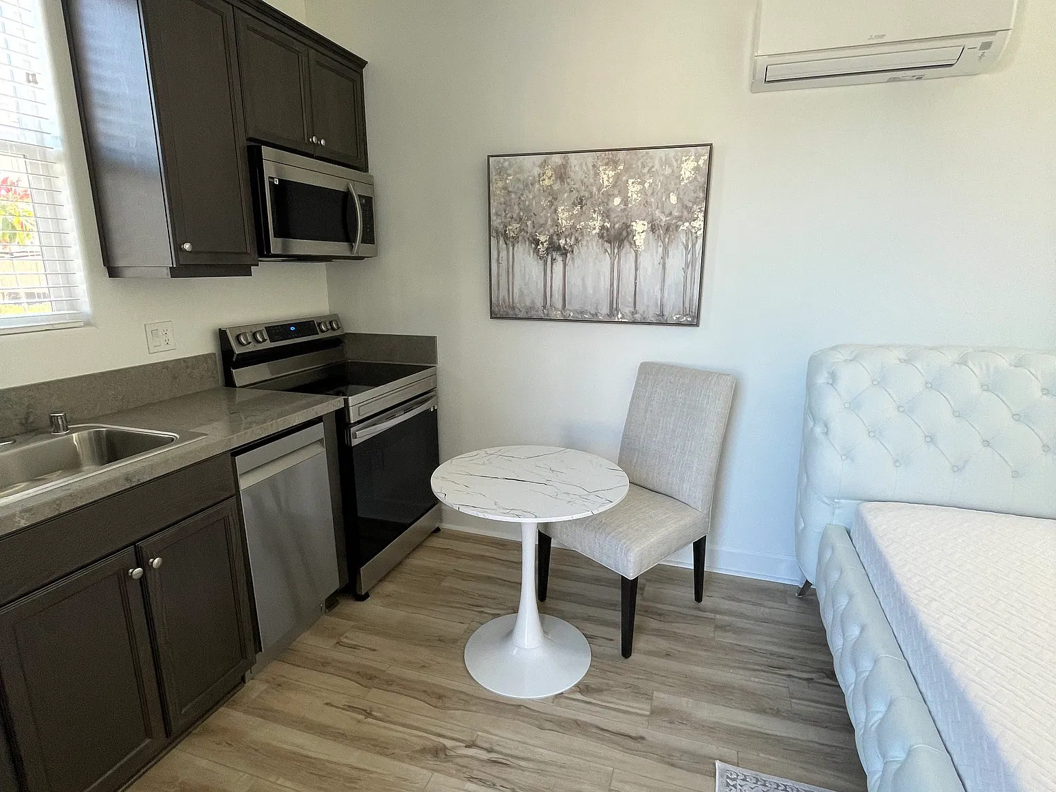 Studio, 316 sqft, $1,925 — Photo 4