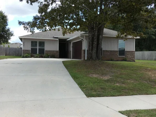 5637 Peach Dr, Pace, FL 32571