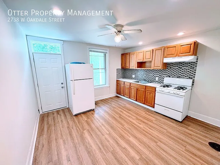 2738 W Oakdale St — Photo 9