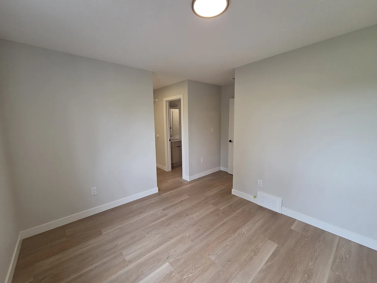 6203 109a St NW — Photo 2