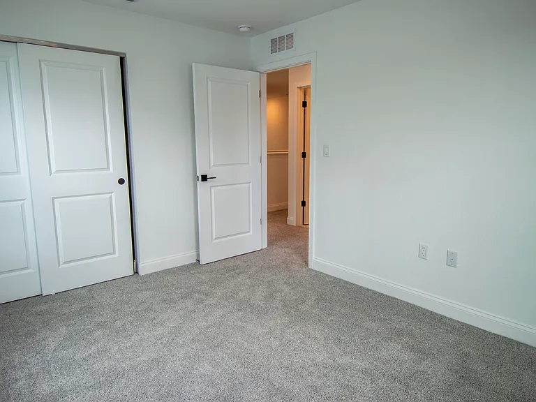 171 SE Birch Ter — Photo 19
