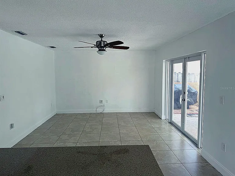 114 Danielle Ct — Photo 9