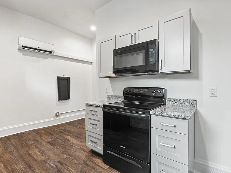 427 Whiteman St #2 — Photo 6