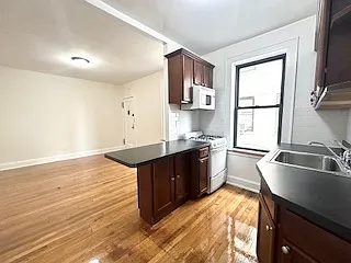 21-36 Crescent St #5 — Photo 1