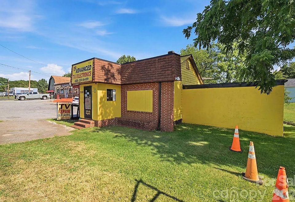 1st image of 2026 12th Ave NE