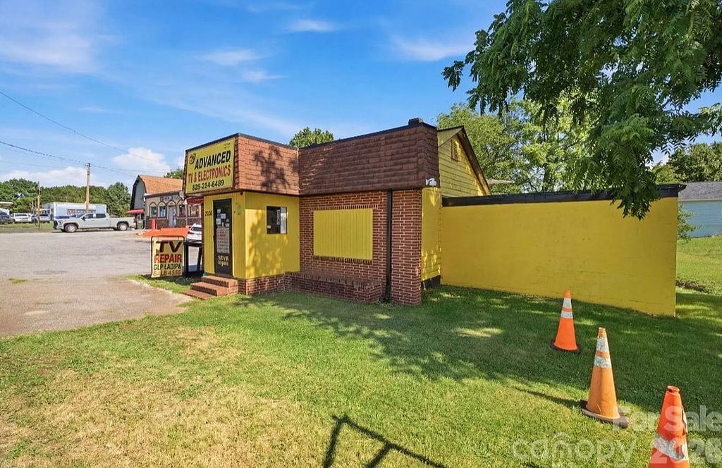 2026 12th Ave NE - Property Image