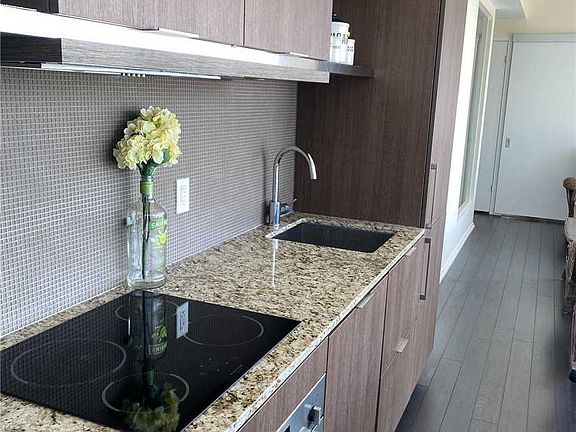 3rd image of 197 Yonge St #3409