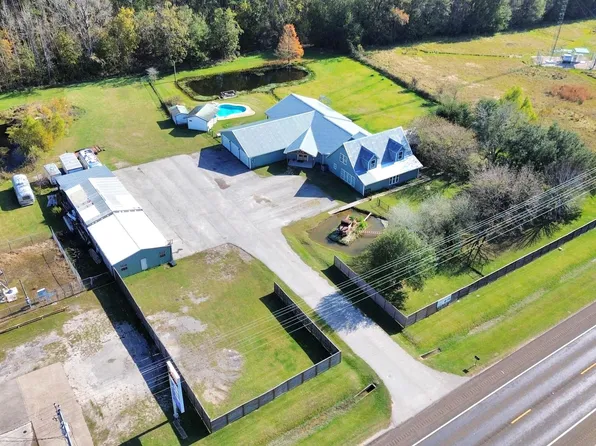 17188 Highway 321, Dayton, TX 77535