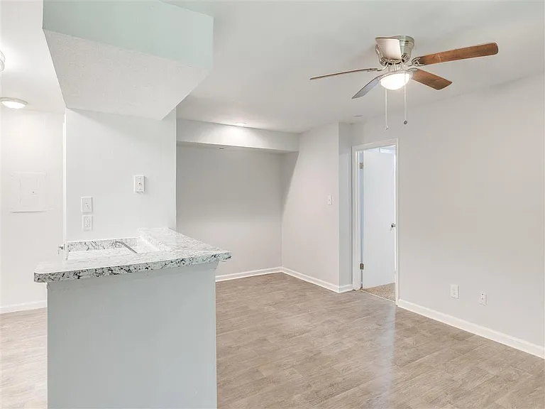 The Hub at 934 Apartments — Photo 8