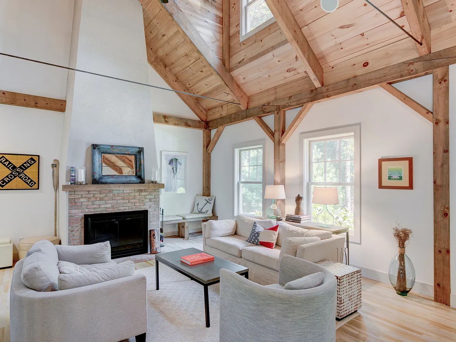 Chic Sagaponack 4 Bed 4 Bath w Pool — Photo 3