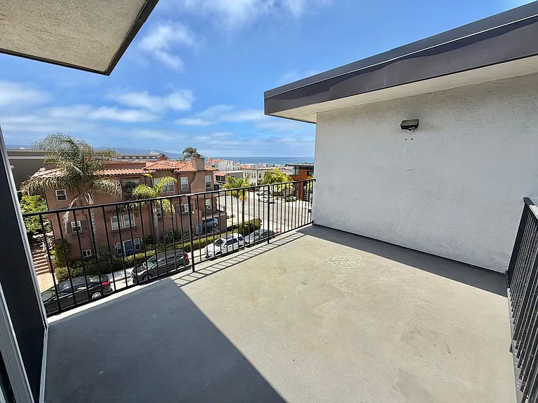 1100 Monterey Blvd — Photo 6
