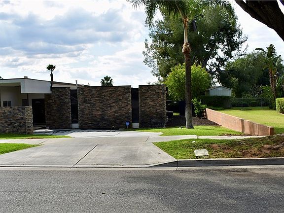 2nd image of 1156 Lyndhurst Dr