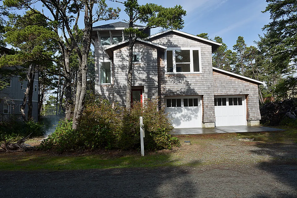 17496 Ocean Blvd photo 1