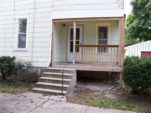Private Side Entrance w/Small Porch