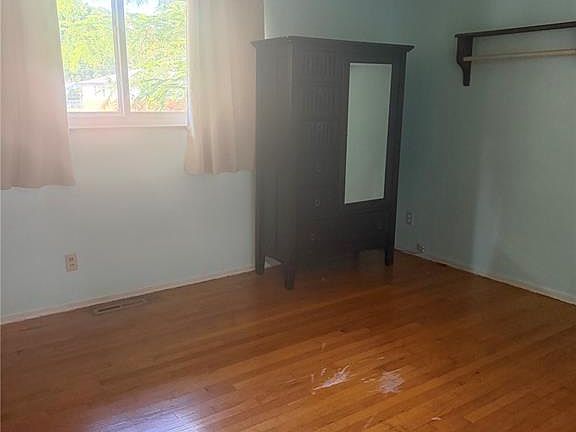 5th image of 18 Woodhaven Ct