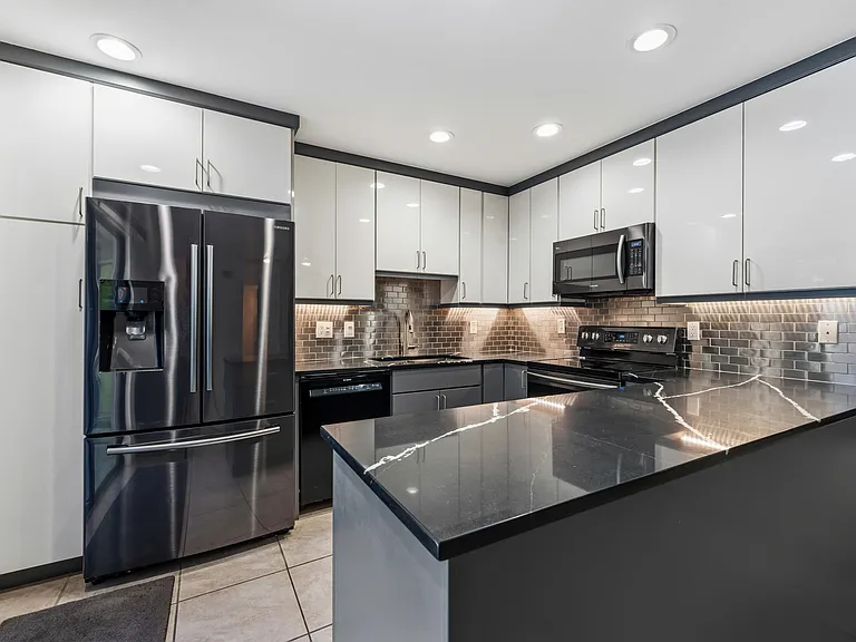 3852 SE Jefferson St — Photo 8