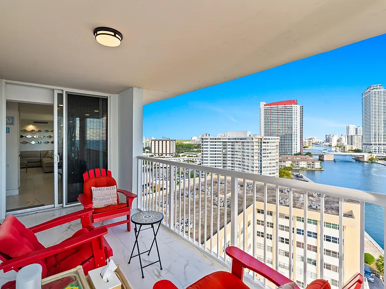 121 Golden Isles Dr #Penthouse 1 — Photo 19