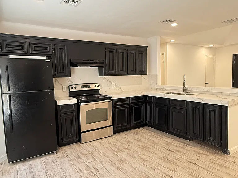 1485 Guadalajara Ave — Photo 3