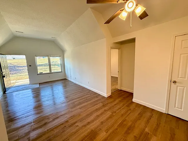 1110 Barrington Ln — Photo 5