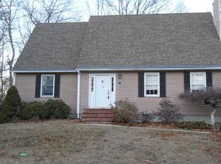 111 Zinnia St, Warwick, RI 02886