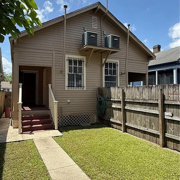 1435 France St — Photo 12