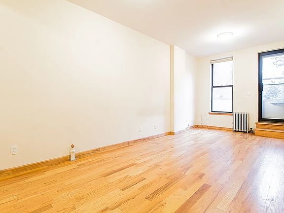 3rd image of 178 Nassau Ave APT 2L