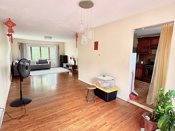 4th image of 337 Caswell Ave Floor 2