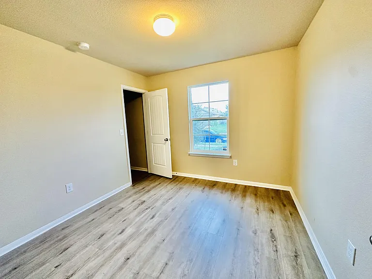 704 Silver Wing Dr — Photo 14