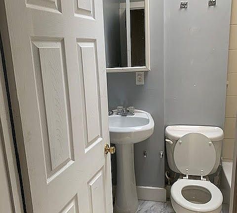 3rd image of 716 N Belnord Ave