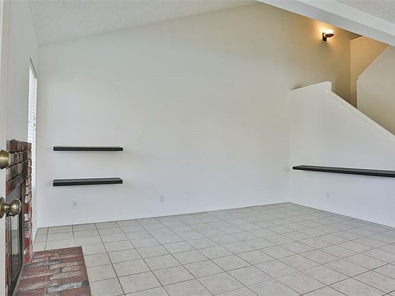 4th image of 671 N Lark Ellen Ave