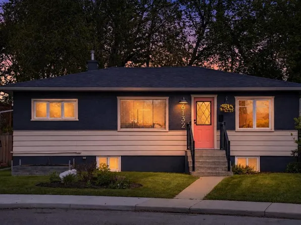 6132 S 33rd Ave NW, Calgary, AB T3B 1K5