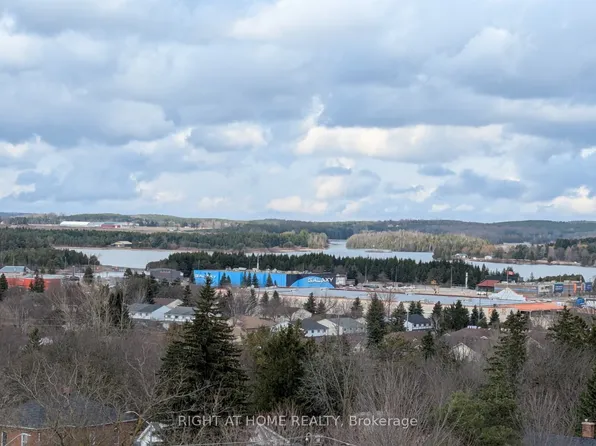 8 Fead St #706, Orangeville, ON L9W 3X4