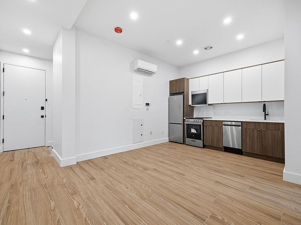1st image of 379 Hawthorne St #1R
