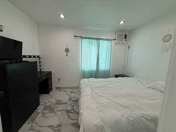 5th image of 23804 Mobile St