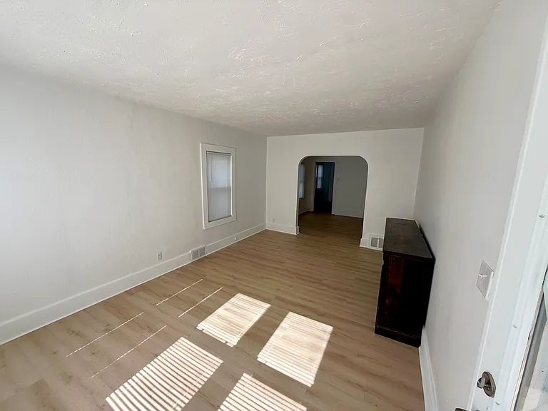 146 Bondie St — Photo 3