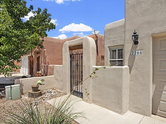 4th image of 2266 Calle De Ortiz SW