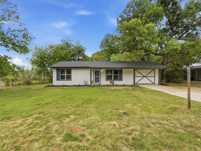 104 Live Oak St, Azle, TX, 76020