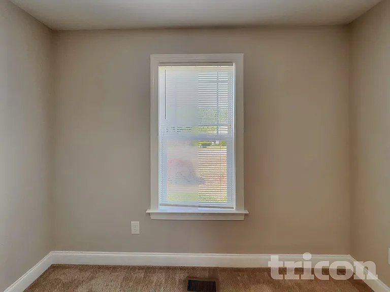 335 Oxfordshire Dr — Photo 12