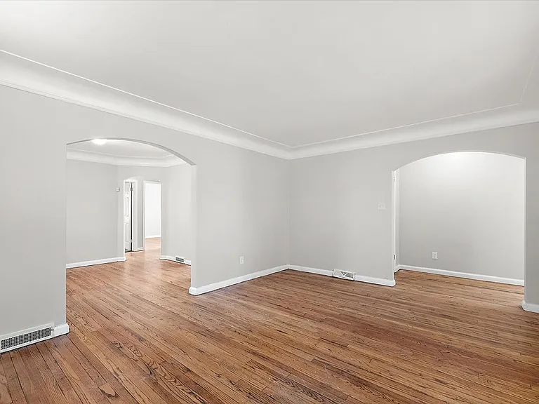 10500 Somerset Ave — Photo 10
