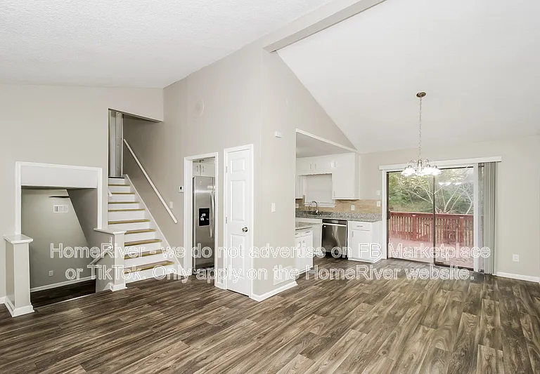 191 Aaron Ct — Photo 2