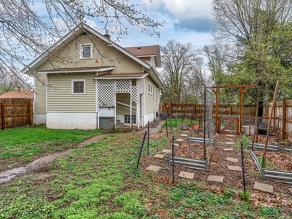2nd image of 606 Indian Rd