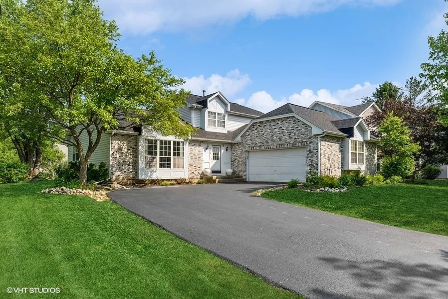 340 Buckthorn Ln photo 1