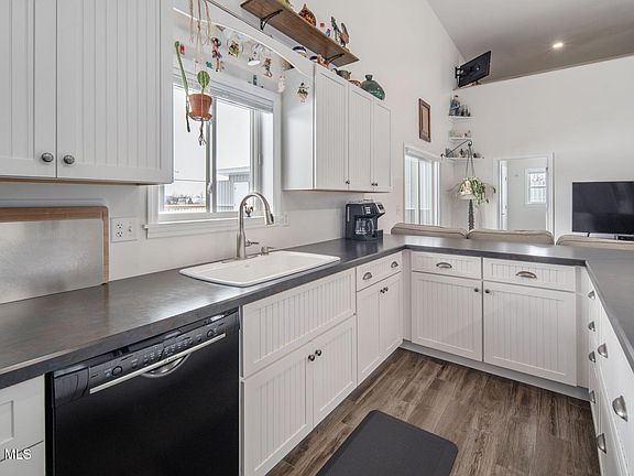 5th image of 1232 Barton Hill Road